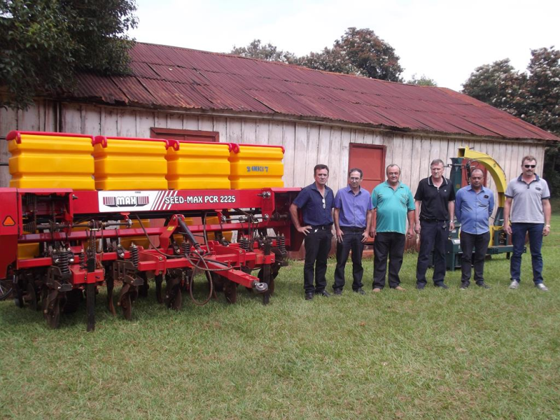 Entregue maquinários agrícolas à Associação de Produtores Rurais da Capela São Paulo
